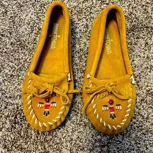 Girls suede Minnetonka Moccasins size 3